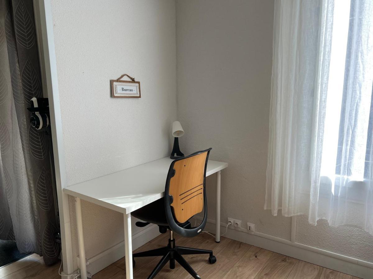 Spacieux Marx Dormoy Avec Parking Gratuit. Appartement
