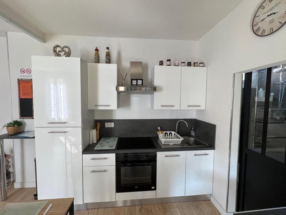 Spacieux Marx Dormoy Avec Parking Gratuit. Appartement